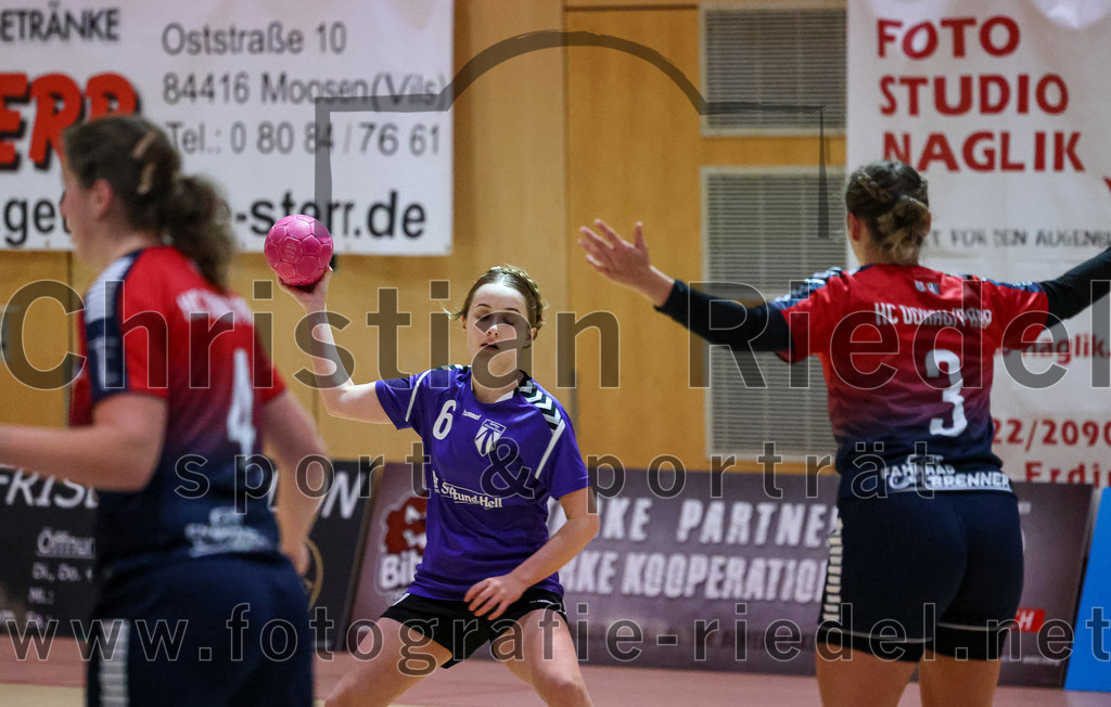 2022-11-19_056_SpVgg_Altenerding_gegen_HC_Donau-Paar | Erding, Deutschland, 19.11.2022:
Handball, Bezirksoberliga Frauen Altbayern 2022 / 2023, 5. Spieltag, SpVgg Altenerding gegen HC Donau/Paar, Endergebnis: 22:33

Marlene Mittermeier (SpVgg Altenerding, #6), Pia Dietz (HC Donau/Paar, #3)

Foto: Christian Riedel / fotografie-riedel.net