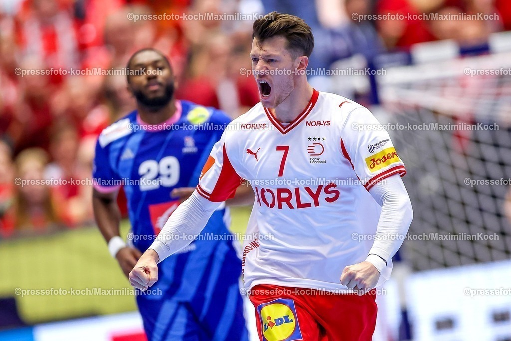 EHF22012603207 | 22.01.2026, Handball, Men's EHF EURO 2026, Frankreich - Dänemark, Jyske Bank Boxen in Herning, Dänemark, Main Round:  Emil Jakobsen (Denmark #07) jubelnd