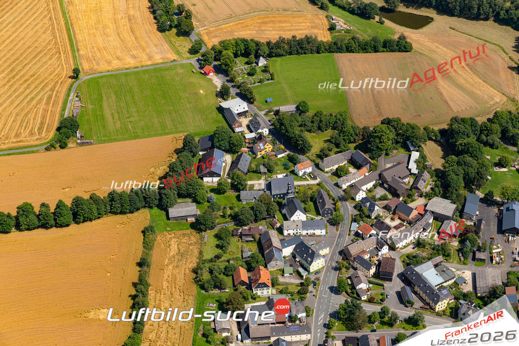 Die Luftaufnahme Bernstein - Wunsiedel wurde 2021 mittels Flugzeug (keine Drohne) erstellt. Hohe Auflösung -für große Poster und Wandbilder geeignet!