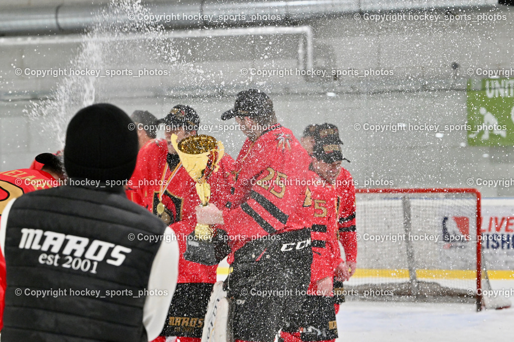 Lendhafen Seelöwen vs. Spartans Althofen | Sekt Dusche, Meisterfeier Spartans Althofen Mannschaft, Lendhafen Seelöwen vs. Spartans Althofen, Lendhafen Seelöwen vs. Spartans Althofen am 14.02.2025 in Ferlach (HTC Eishalle Ferlach), Austria, (Photo by Bernd Stefan)