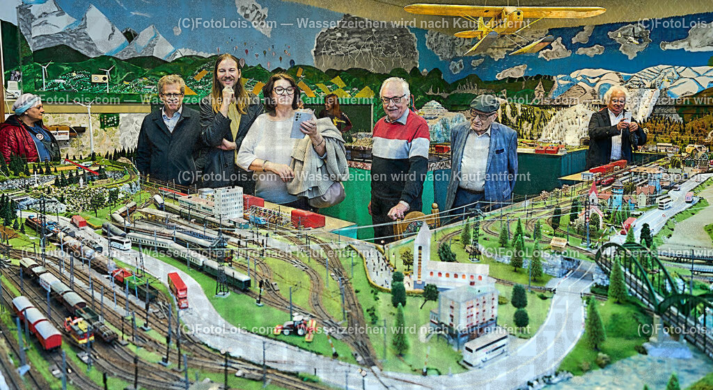 ALP9549_Foederation_Chopin-Ges_Lackenhof_Modellbahn-Etzler | (C)FotoLois.com, Alois Spandl, Föderation der internationalen Chopin-Gesellschafen (deren gibt es weltweit 34) - Zusammentreffen und Sitzung im Vorfeld des XXXIX. Chopinfestivals in der Kartause Gaming und Rahmenprogramm - Ausflug mit dem Bus zum Lunzer See und nach Lackenhof, gemeinsames Abendessen, Do 3. August 2023.