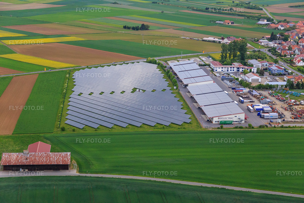 Luftbild: Solarenergie Freiflächenanlage von BELECTRIC GmbH im Ortsteil Wadenbrunn in Kolitzheim im Bundesland Bayern in Deutschland. Foto: IMG_078946.jpg vom 14.05.2015 durch Werner Riehm/FLY-FOTO.deWWW.BELECTRIC.COM