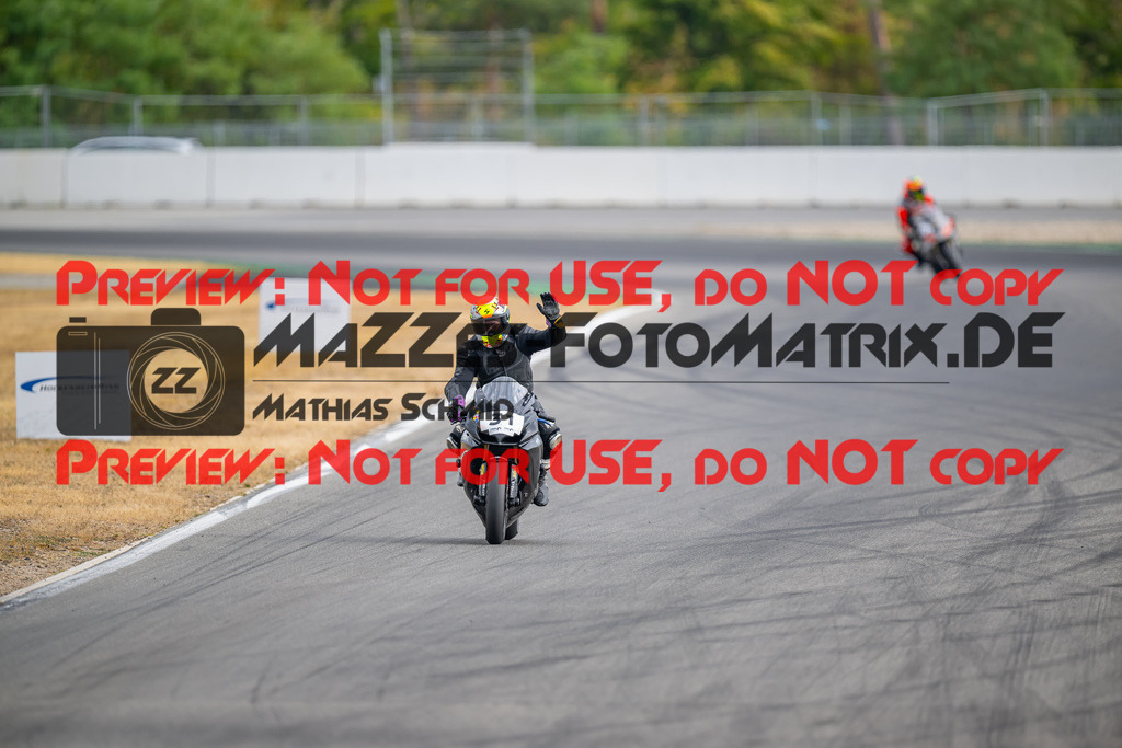 MaZZes-Fotomatrix-20260809-587508 | R1
