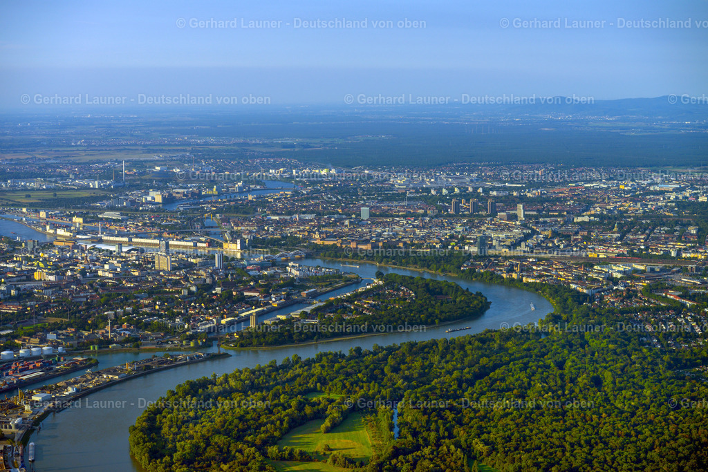3292506 | Rhein bei Mannheim mit Blick über den Luitpoldhafen und Stadtpark Ludwigshafen zur Altstadt Mannheim