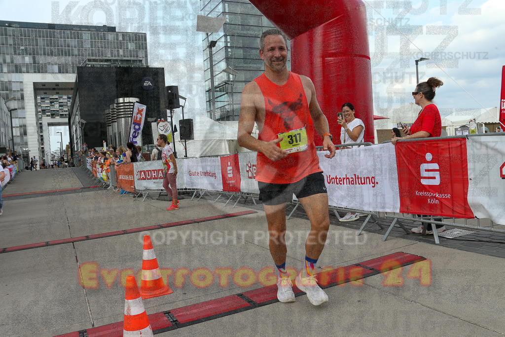 250920_1530_EX1_9733 | Sportfotografie im Rhein-Sieg Kreis, Köln, Bonn, NRW, Rheinland Pfalz, Hessen, etc. Unser Tätigkeitsfeld umfasst den Laufsport vom Volkslauf über den Marathon, Duathlon, Triathon bis zum Ultralauf wie Kölnpfad Ultra oder Schindertrail.