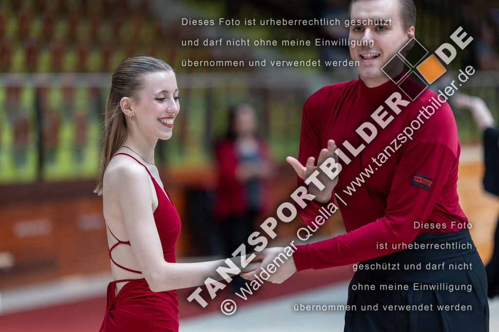 20240810-00467 | Hier finden Sie Tanz Bilder vom Latein und Standard Formationen tanzen. Sportbilder vom Tanzsport. Schöne Fotos und von Weltmeisterschaft, Europameisterschaft, Bundesliga, Regionalliga, Oberliga und Landesliga sowie von GOC Stuttgart, DanceComp, WM Bremen