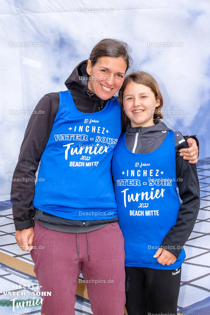 2022-00063154-Vater-Sohn-Turnier-Teamfotos-2 | 26.05.2022; Berlin Foto: Gerold Rebsch - www.beachpics.de