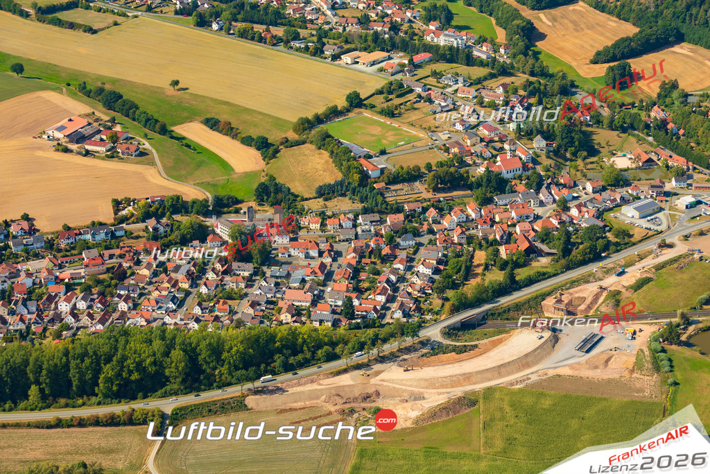 Luftaufnahme Johannisthal Küps - Die Luftaufnahme wurde 2025 vom UL-Flugzeug heraus erstellt ( keine Drohne ) - Hochauflösende Luftaufnahme - für professionelle Ausdrucke geeignet. Die Geschenkidee !Mit Lizenz und Bildrechte bestellbar