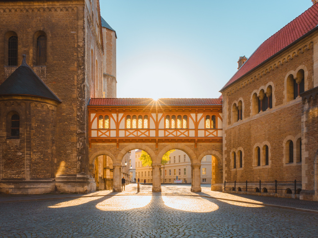 Burgplatz | Entdecke exklusive Fotokunst aus Braunschweig: Bildband, Leinwände, Postkarten, Kalender, digitale Downloads & Bildlizenzen. Jetzt im offiziellen Beautiful Braunschweig Shop! - Realisiert mit Pictrs.com