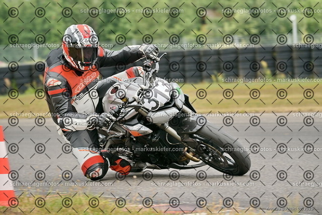 25bt05-1208 | markuskiefer.com - Realisiert mit Pictrs.com