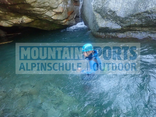 PC020098 | Bestelle die Bilder deines Berg- oder Wasser-Abenteuers mit Mountain Sports bequem von zu Hause aus direkt über unseren Online Fotoshop von pictrs.com. - Realisiert mit Pictrs.com