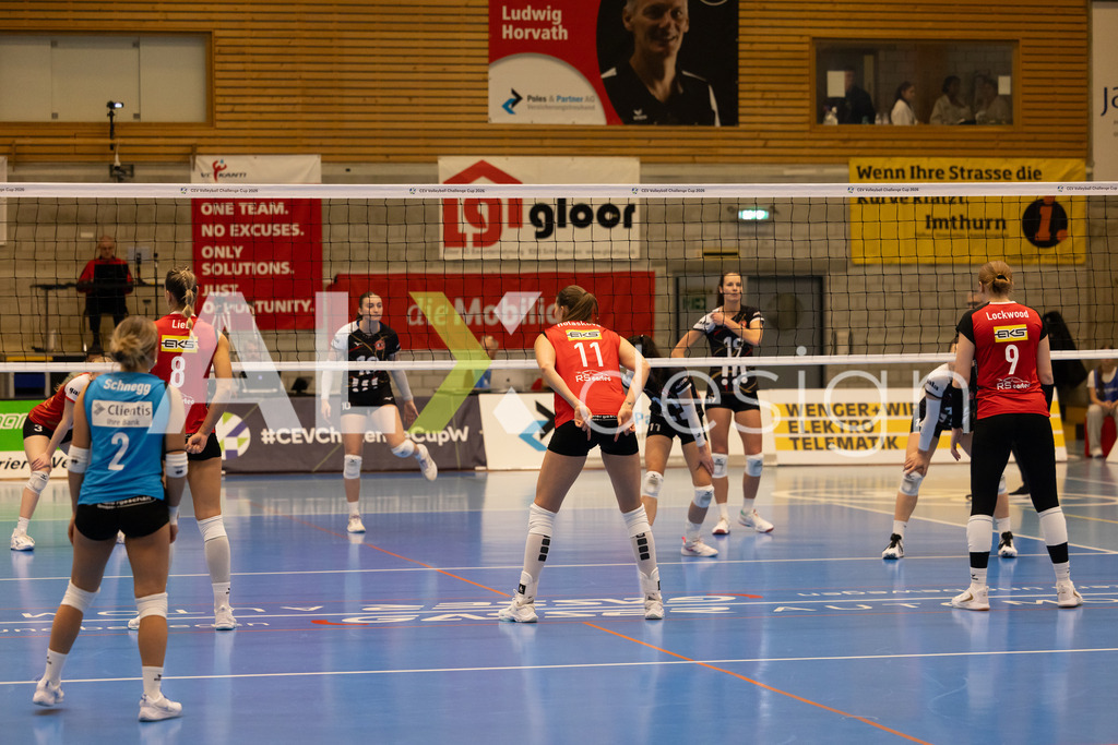 Volleyball I Frauen I Saison 2025-2026 I CEV Volleyball Challenge Cup 2026 | Women I 16th Finals I VC Kanti Schaffhausen - TJ Ostrava I 03.12.2025 | VC Kanti Schaffhausen - 11 Kateřina Holásková (CZ) – Mitte - Realisiert mit Pictrs.com