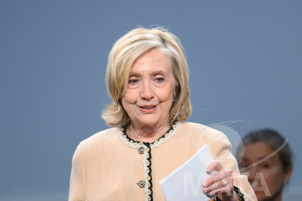 _DWA0158 | Die US-Politikerin Hillary Clinton auf der Veranstaltung Girls Just Want to Have Fundamental Rights: Fighting the Global Pushback im Rahmen der Münchner Sicherheitskonferenz 2026. München, 14.02.2026 Bayern Deutschland - Realized with Pictrs.com