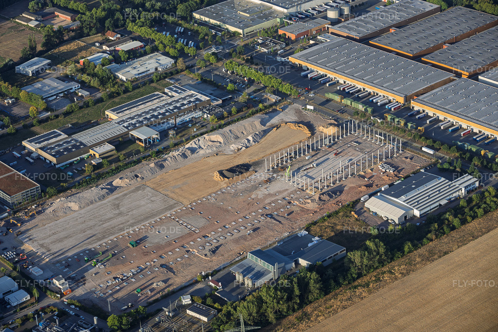 Luftbild: Bauarbeiten an der Baustelle für das neue Logistikzentrum von Cain International durch den Projektentwickler NVELOP in Landau in der Pfalz im Bundesland Rheinland-Pfalz in Deutschland. – Foto: IMG_158502.jpg vom 07.08.2026 durch Werner Riehm/FLY-FOTO.de – Auflösung des Originals: 6000 x 4000 px – About Cain — Cain – NVELOP - Logistics, industrial and data centre properties