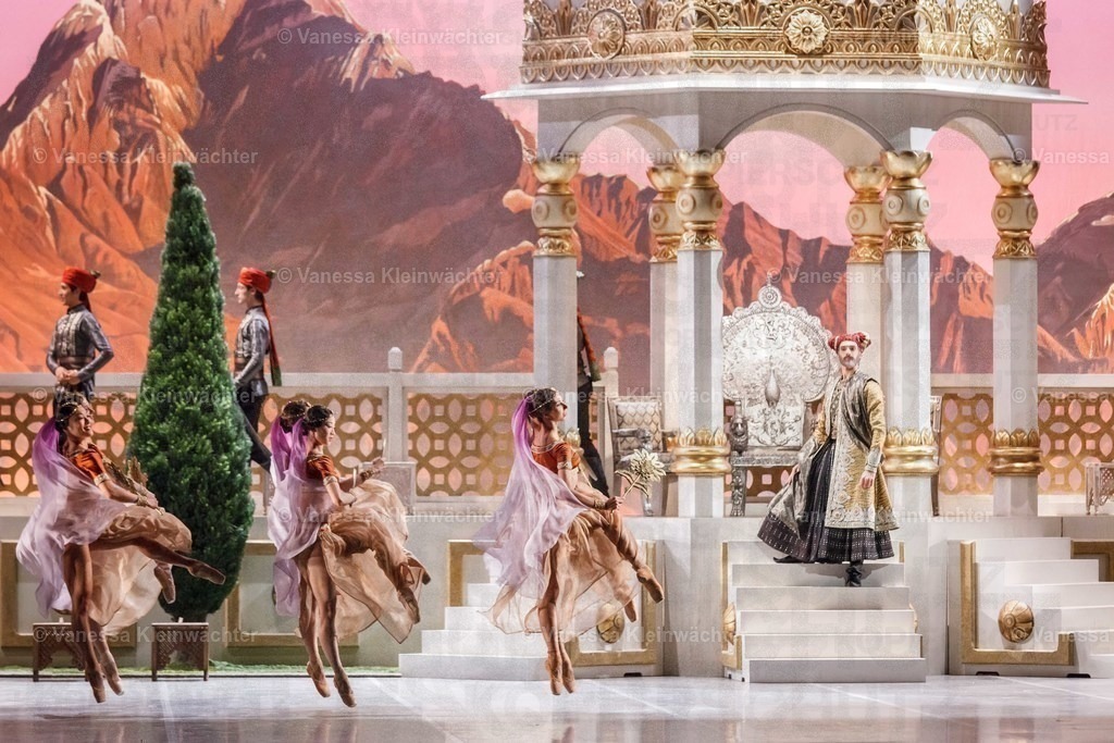  Ballett "La Bayadère" (Fotoprobe) in der Staatsoper unter den Linden | Berlin, 02.11.2018: Fotoprobe des Balletts "La Bayadere" in der Staatsoper Unter Den Linden.  - Realisiert mit Pictrs.com