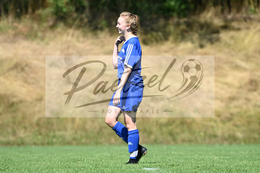 VFBGRE20200816_0007 | Fussball, Frauen:   bei dem Testspiel zwischen VfB Schinkel und TSG 07 Burg Gretesch IV auf der Sportanlage am Zuschlag am 16.08.2020 in Osnabrueck, Deutschland. - Realisiert mit Pictrs.com
