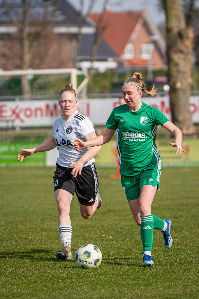 Fußball I Frauen I Saison 2025-2026 I Oberliga Niedersachsen I 15. Spieltag I TuS Lutten - FC Jesteburg-Bendestorf I 6648 | jns.sportfotos - Realisiert mit Pictrs.com