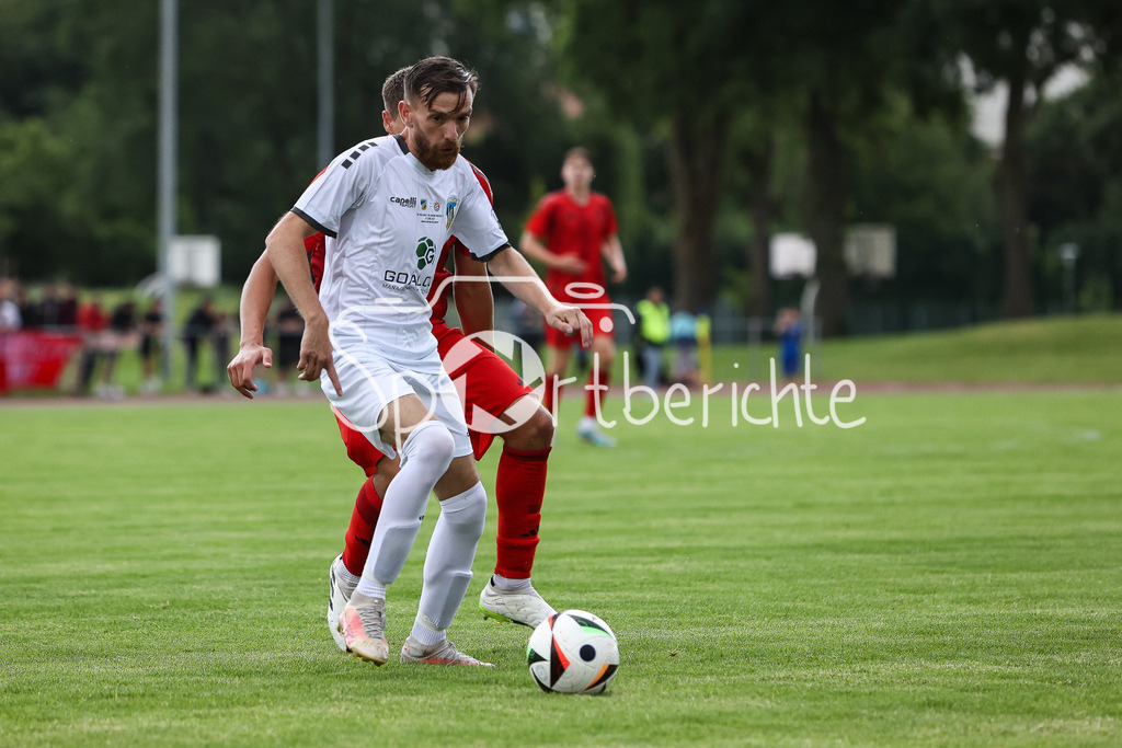 SSV Dillingen - FC Bayern Amateure | am Ball Gazmend NURAJ (SSV #10) / Freisteller / Einzelfoto