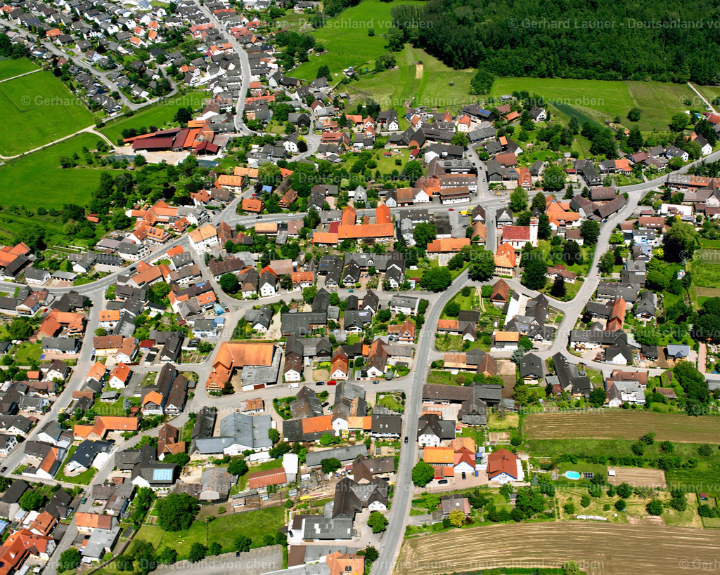 2626232 | BODERSWEIER 09.06.2006 Ortsansicht am Rande von landwirtschaftlichen Feldern und Nutzflächen  in Bodersweier im Bundesland Baden-Württemberg, Deutschland // Village view on the edge of agricultural fields and land  in Bodersweier in the state Baden-Wuerttemberg, Germany Foto: Gerhard Launer