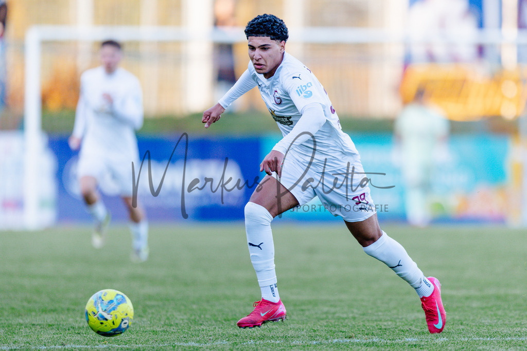 Oberliga Westfalen, Saison 2025/26, 13. Spieltag: 1. FC Gievenbeck - Türkspor Dortmund 2000 | Münster, 02.11.2025: Oberliga Westfalen, 13. Spieltag, 1. FC Gievenbeck empfängt Türkspor Dortmund 2000 im Sportpark Gievenbeck in Münster. Foto: sportfotografie.ms | Markus Paletta - Realisiert mit Pictrs.com