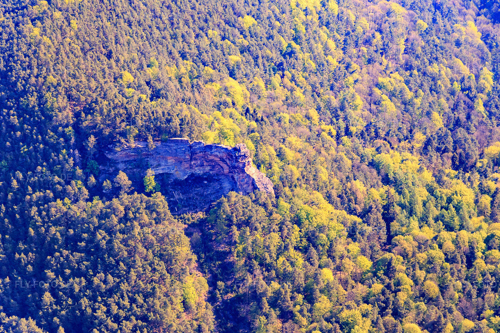 Luftbild: Rötzenfels in Darstein im Bundesland Rheinland-Pfalz in Deutschland. Foto: IMG_106937.jpg vom 22.04.2018 durch Werner Riehm/FLY-FOTO.de