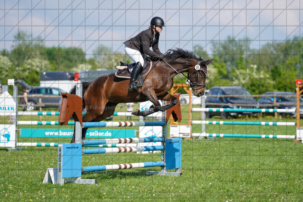 20240509-FAH02982 | Fotos von dem Turnier in Bayern, Landsberg am Lech, Reitsportbilder, Turnierfotografen Bayern, Fotoagentur Herrmann, Springreiten, Reitsportfotograf, Pferdefotograf, Turnierbilder