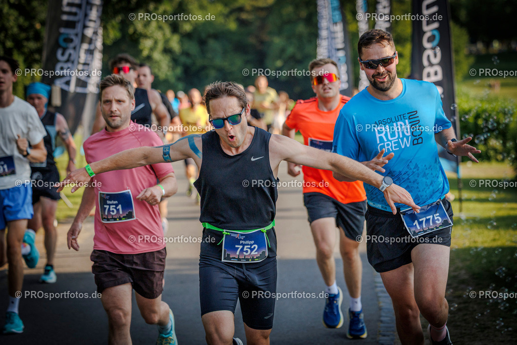 Sparda-Bank Nachtlauf Bonn; Bonn, 18.06.2025 | Impressionen vom Sparda-Bank Nachtlauf Bonn am 18.06.2025 in Bonn (Nordrhein-Westfalen). 