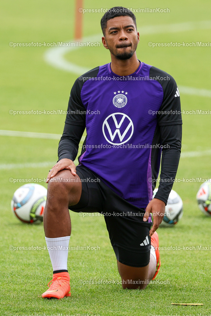 DFB08092402075 | 08.09.2024, Düsseldorf, Fußball, öffentliches Training der DFB Nationalmannschaft Deutschland,  Paul-Janes-Stadion: Benjamin Henrichs (GER #20)DFB regulations prohibit any use of photographs as image sequences and or quasi-video.