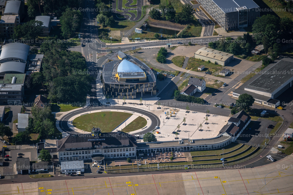 4034892 | BRAUNSCHWEIG 31.07.2020 Verwaltungsgebäude des Unternehmens der BraWo Lilienthalhaus GmbH am Lilienthalplatz in Braunschweig im Bundesland Niedersachsen, Deutschland. Weiterführende Informationen bei: BraWo Invest Lilienthalhaus GmbH,  Volksbank eG Braunschweig Wolfsburg. // Administration building of the company of BraWo Lilienthalhaus GmbH in Brunswick in the state Lower Saxony, Germany. Further information at: BraWo Invest Lilienthalhaus GmbH,  Volksbank eG Braunschweig Wolfsburg. Foto: Gerhard Launer