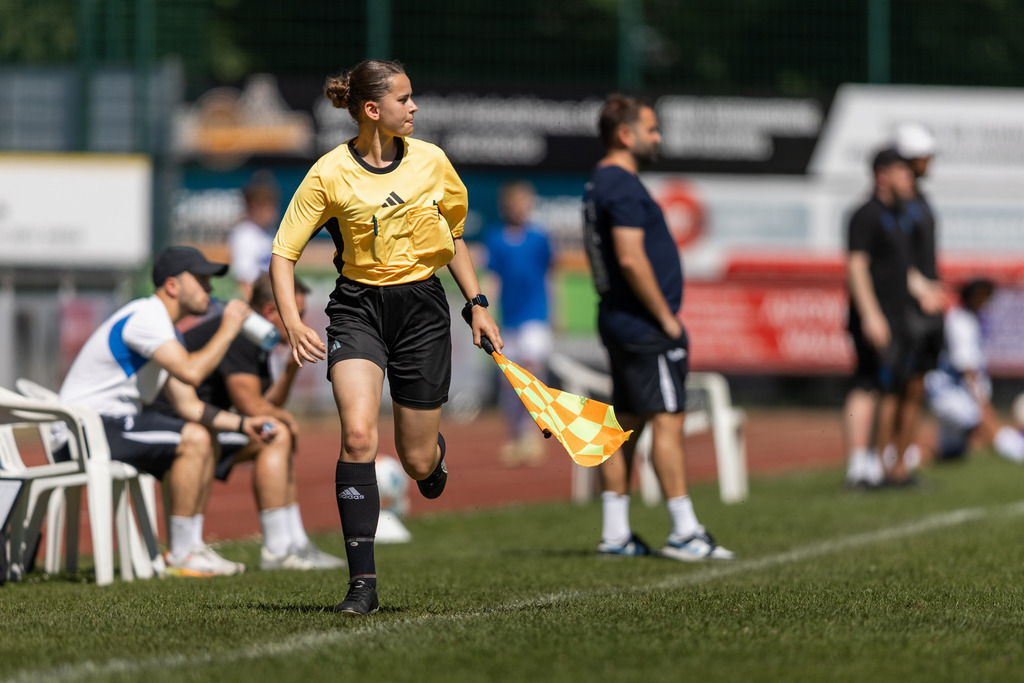 Fußball I Männer I 40. Pfingscup Hollage I 13332 | realhellocedii - Realisiert mit Pictrs.com