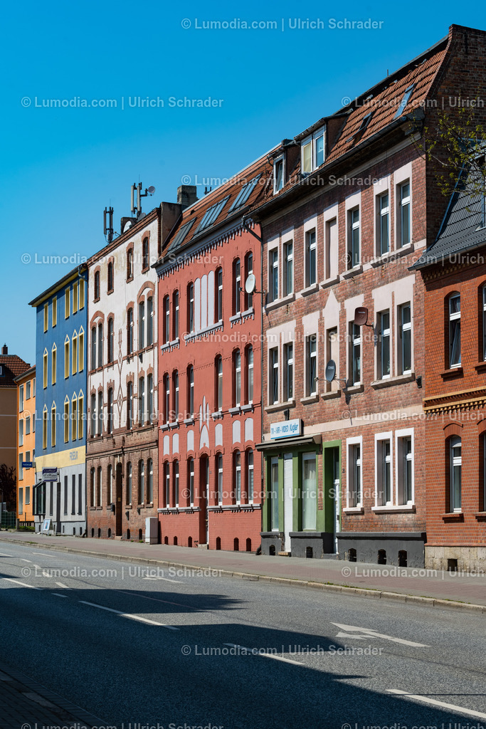 10049-12801 - Halberstadt - Harmoniestrasse | Stockfoto und Bilderpool mit Bildmaterial aus Deutschland, dem Harz, Halberstadt, Quedlinburg, Wernigerode und weltweit. Qualitativ hochwertige und professionelle Fotos anschauen und kaufen. - Realisiert mit Pictrs.com