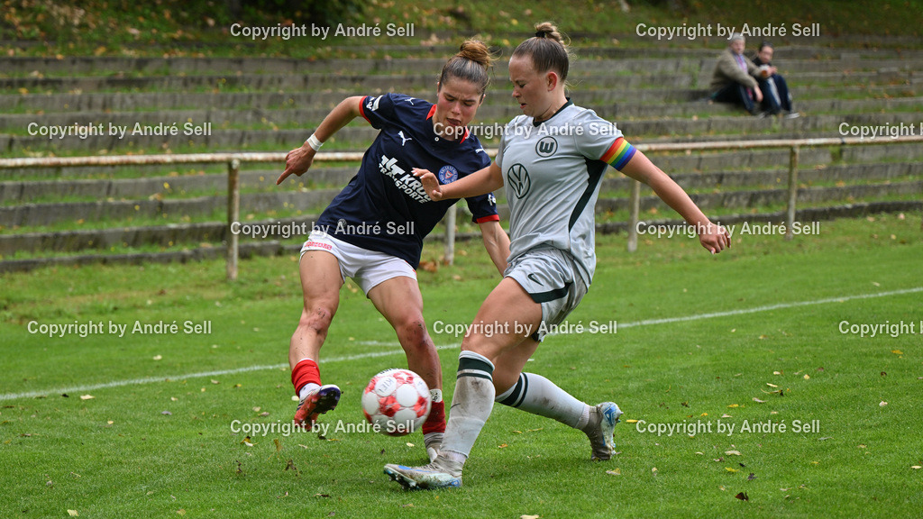 Holstein Kiel vs VfL Wolfsburg II | Siegtorschützin Zoe Tolksdorf (Holstein #14) vs Anastasia Harting (Wolfsburg #6) / Fußball-Regionalliga Nord Frauen 2026/2027 / Holstein Kiel vs VfL Wolfsburg II / Waldwiese / Kiel / 13.09.26 - Realisiert mit Pictrs.com