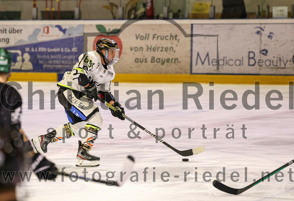2024-02-16_021_TSV_Erding_gegen_ERSC_Amberg | Erding, Deutschland, 16.02.2024:
Eishockey, Bayernliga Playoffs 2023 / 2024, 1. Spieltag, TSV Erding gegen ERSC Amberg, Endergebnis: 1:2

Marco Pronath (ERSC Amberg, #88)

Foto: Christian Riedel / fotografie-riedel.net
