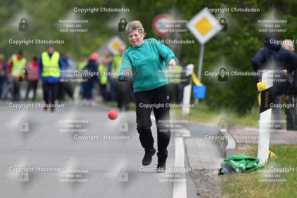 DSC_5823 | Ingrid Martens / Dunum PLatz 2 = 1122mFrauen IV - Gummi