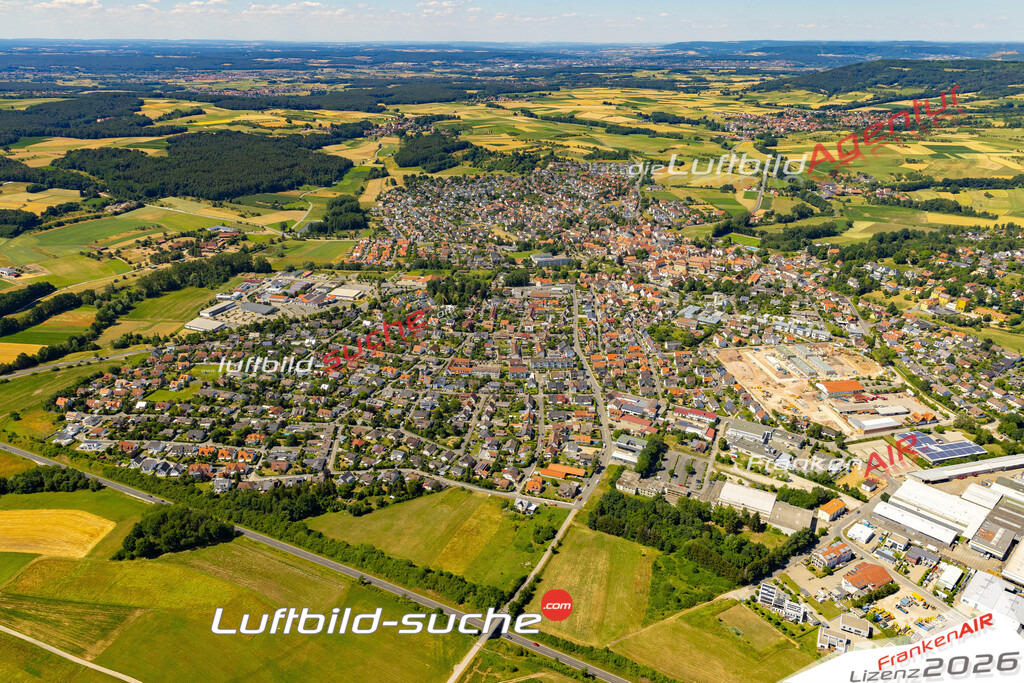 Das Luftbild der Stadt Neunkirchen am Brand wurde 2022 vom Flugzeug heraus erstellt (keine Drohnen-Aufnahmen) Aufnahmehöhe ca.450 Meter- hohe Bildauflösung und Druck-Qualität. Garantiert!