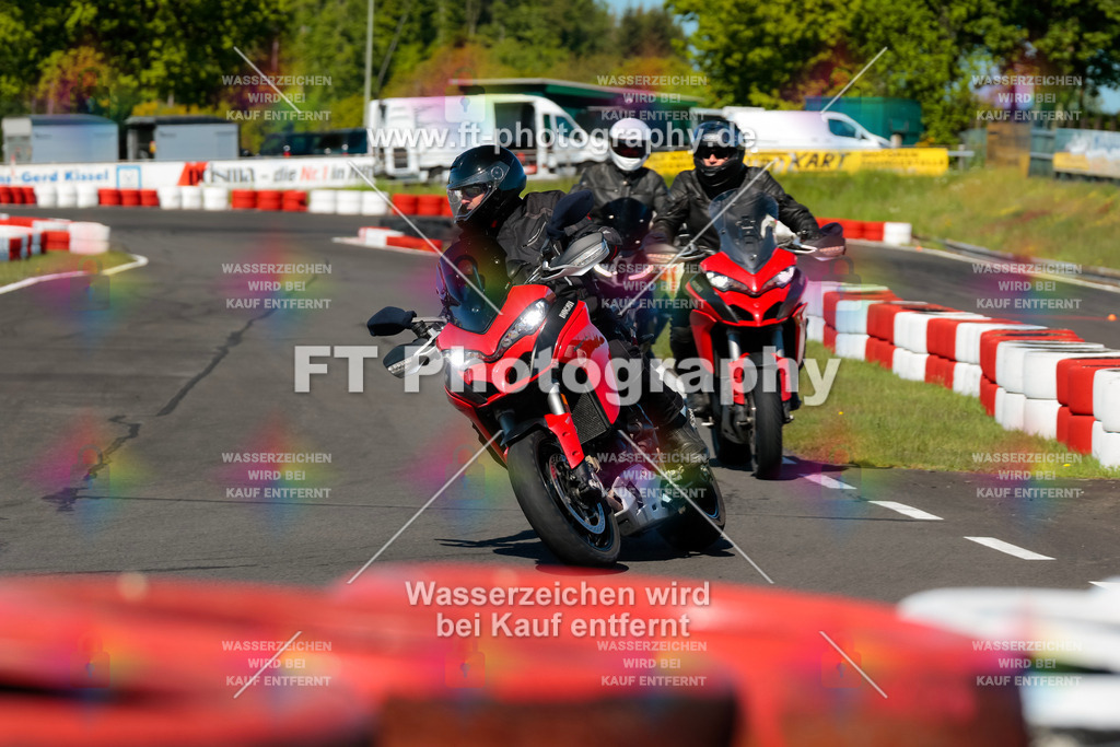 Moto-TeamOBK-21633 | Hier findet Ihr Bilder von Touristenfahrten auf der Nürburgring Nordschleife oder von anderen Veranstaltungen die ich besucht habe. Viel Spass beim Durch Schauen 