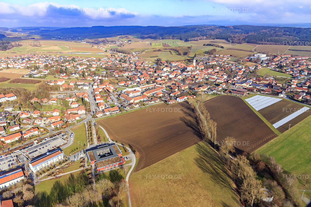 Luftbild: Ortsansicht von Süden im Ortsteil Aunham in Bad Birnbach im Bundesland Bayern in Deutschland. Foto: IMG_095966.jpg vom 29.12.2016 durch Werner Riehm/FLY-FOTO.de