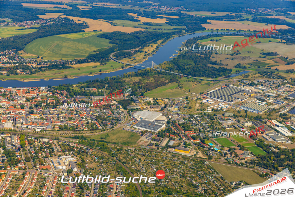 Neue Luftbildaufnahme der Stadt Schönebeck - Das Luftbild wurde 2025 vom UL-Flugzeug heraus erstellt ( keine Drohnenaufnahme ) - Hochauflösende Luftaufnahme - für Wandbilder und großformatige Ausdrucke geeignet. Das besondere Geschenk!Hier alle&nbsp;Infos zur Lizenzierung der LuftaufnahmeWir fliegen auch dieses Jahr wieder in Ihre Region um Luftbilder zu erstellen.- Luftbild anfragen
