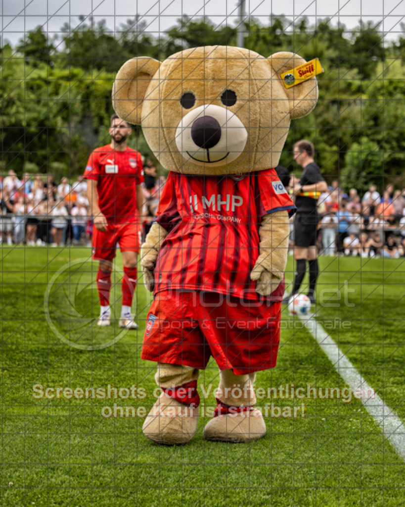20250706_153424_0782-Bearbeitet-2 | #,TSG Salach (blau) vs. 1.FC Heidenheim (rot), Fußball, Freundschaftsspiel - WfV, Saison 2025/2026, Rasensportplatz, Staufenecker Str. 41, 73084 Salach, 06.07.2025 - 15:30 Uhr,Foto: PhotoPeet-Sportfotografie/Peter Harich