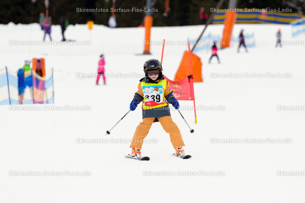 SRF_02.01.2026_0521 | Skirennfotos,Serfaus,Fiss,Ladis,Kinderskirennen,Winter,Tirol,Oberland,skirace,SFL,feelfree,weil wir's genießen,ski,Ski,skifahren,Sonnenplateau, - Realisiert mit Pictrs.com