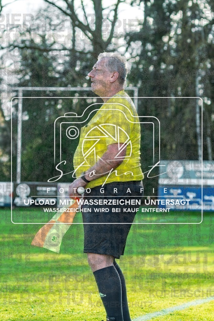 FGFS-LEN-1000 | Peter Paech (Schiedsrichterassistent) beim Herren Kreisliga HK Spiel zwischen FG Fulde-Stellichte und Eintracht Leinetal im Fulder Zentralstadion, Fulde (Simon Paul Stopat) - Realisiert mit Pictrs.com