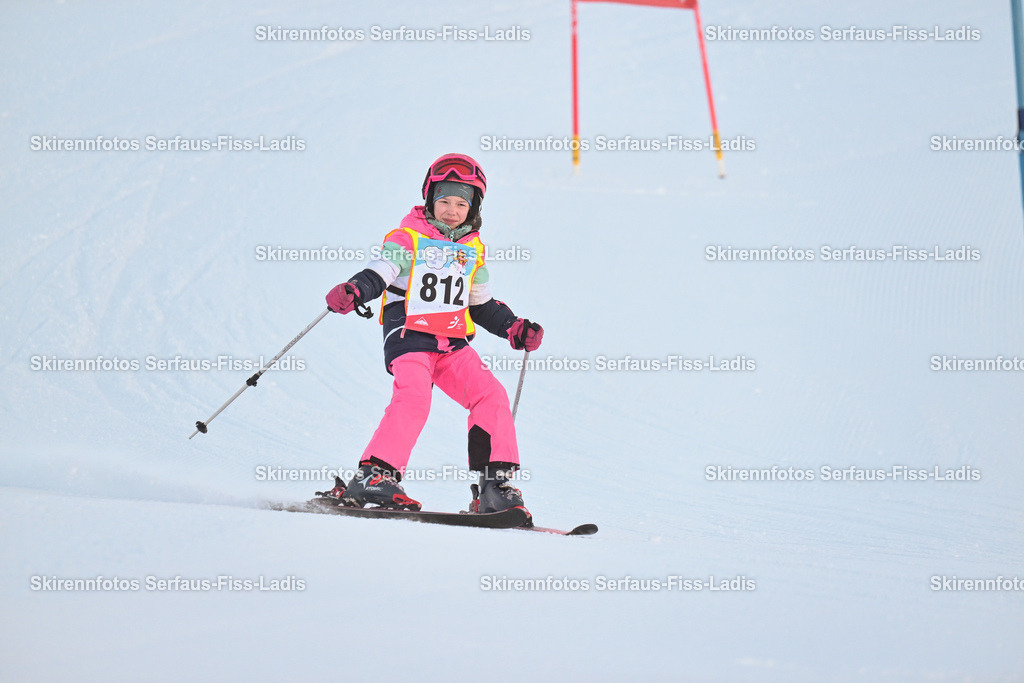 SRF_25.12.2025_0040 | Skirennfotos,Serfaus,Fiss,Ladis,Kinderskirennen,Winter,Tirol,Oberland,skirace,SFL,feelfree,weil wir's genießen,ski,Ski,skifahren,Sonnenplateau, - Realisiert mit Pictrs.com