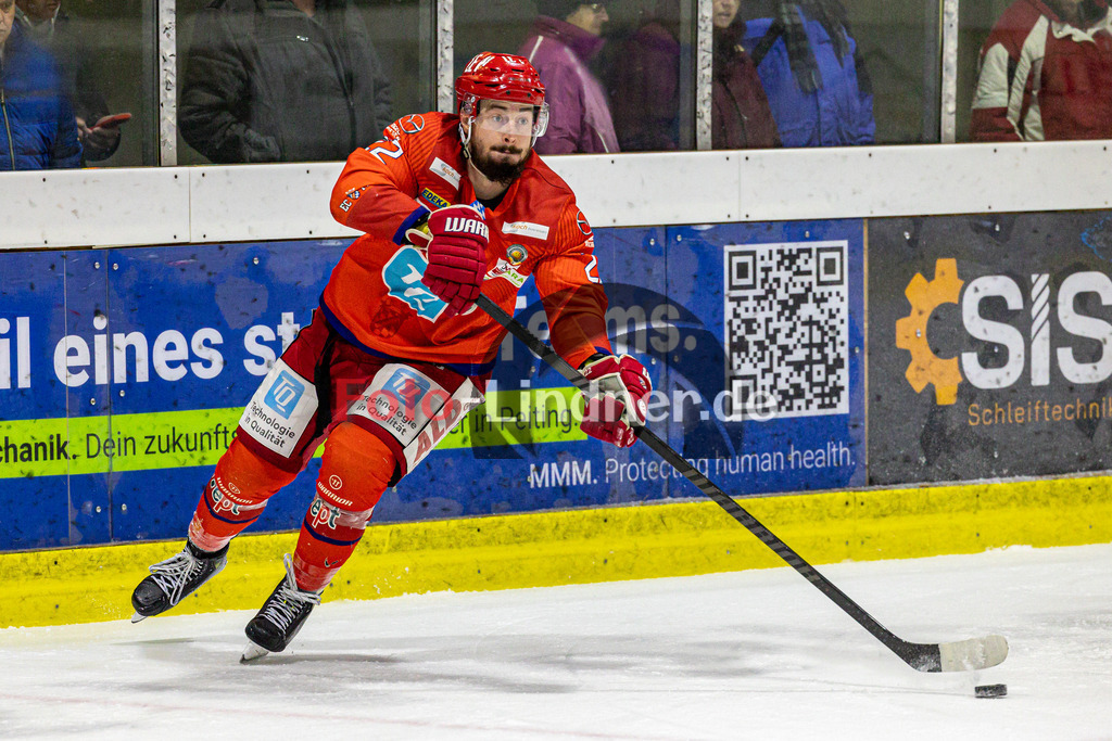 EC Peiting vs Blue Devils Weiden | Eishockey Oberliga Süd 2023/2024, EC Peiting vs Blue Devils Weiden, 20240126,
Lukas GOHLKE (ECP 22) in Aktion,
2024-01-26 in Peiting (Eisstadion)
22 Lukas GOHLKE (ECP 22)
Copyright: WolfgangxLindner foto-lindner.de