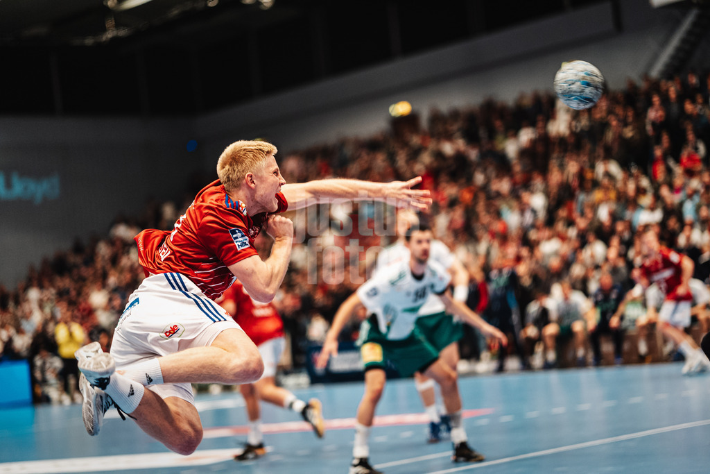 Handball | Männer | Saison 2024/2025 | DAIKIN Handball-Bundesliga | 8. Spieltag || Handball Sport Verein Hamburg vs. TSV Hannover-Burgdorf | 24.10.2024 | Frederik Andersen (#21, Handball Sport Verein Hamburg) mit einem Wurf aufs Tor