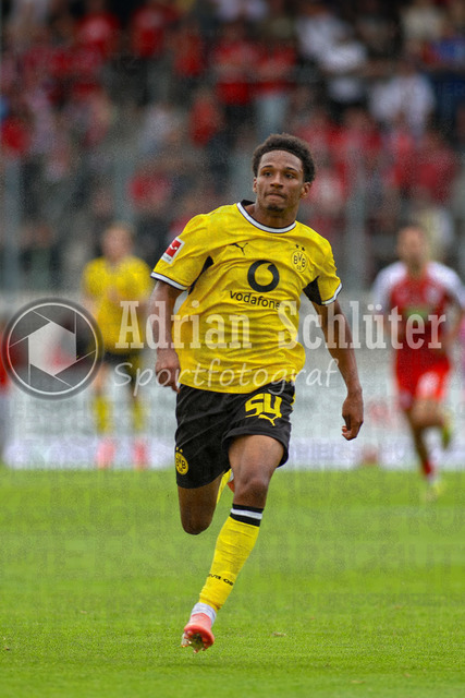 18.07.2026, GER, Fussball, Herren, Testspiel, Saison 2026/2027, Rot-Weiß Oberhausen - Borussia Dortmund | Sportfotograf Adrian Schlüter aus NRW für Fußball, Sportevents und Reportagen. Authentische Sportfotografie für Vereine, Medien, Verbände und Unternehmen.