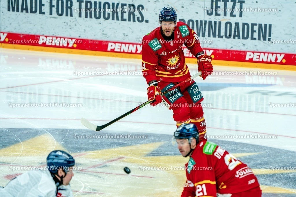 KKU10012501009 | 10.01.2025, xkkux, Eishockey, Penny DEL, Düsseldorfer EG - Straubing Tigers, PSD-BANK Dome: Paul Postma (DEG #4)