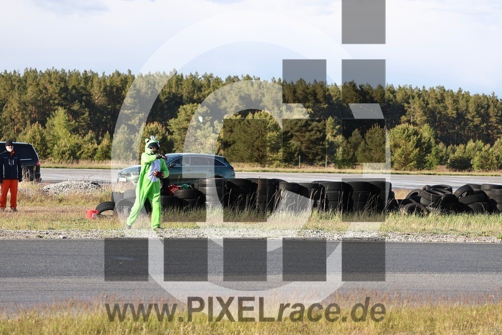 mopedrennen-20260514_12079 | Schöne Erinnerungen an spannende Momente - das festzuhalten ist unser Job. PIXELrace.de ist seit 2003 auf den Rennstrecken Europas unterwegs um die Action draußen beim Fahren und die wunderbare Stimmung imm Fahrerlager für euch einzufangen.
