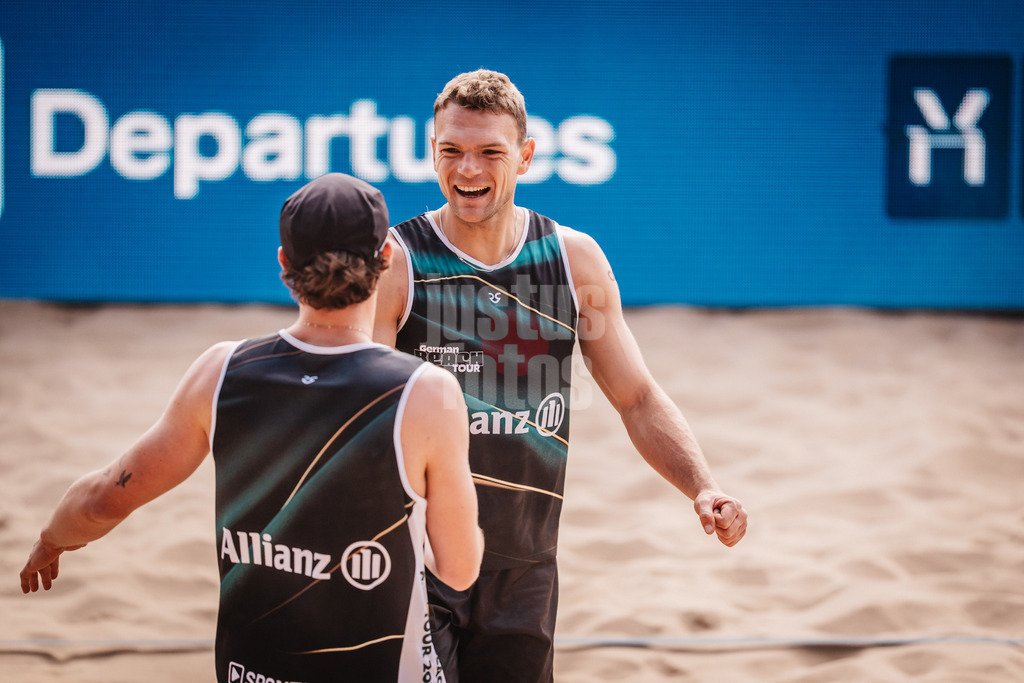 Beachvolleyball | Männer | Allianz German Beach Tour 2025 | Tourstop Düsseldorf | 17.05.2025 | v.l. Simon Pfretzschner und Daniel Kirchner jubeln