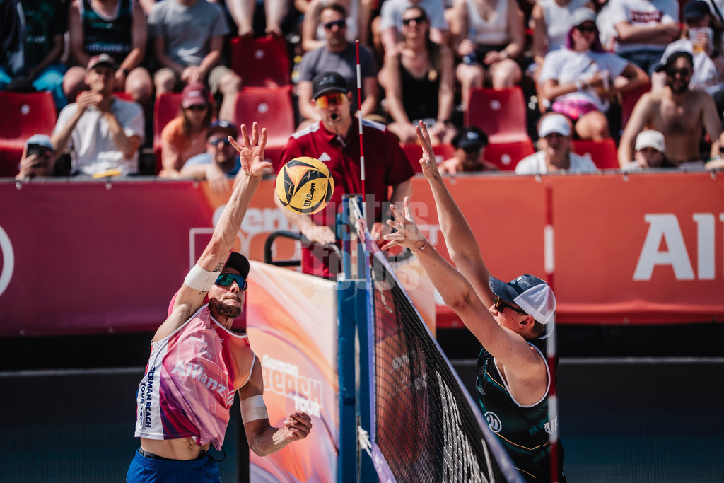 Beachvolleyball | Männer | Allianz German Beach Tour 2025 | Tourstop Bremen | 14.06.2025 | v.l. Bennet Poniewaz gegen Robin Sowa