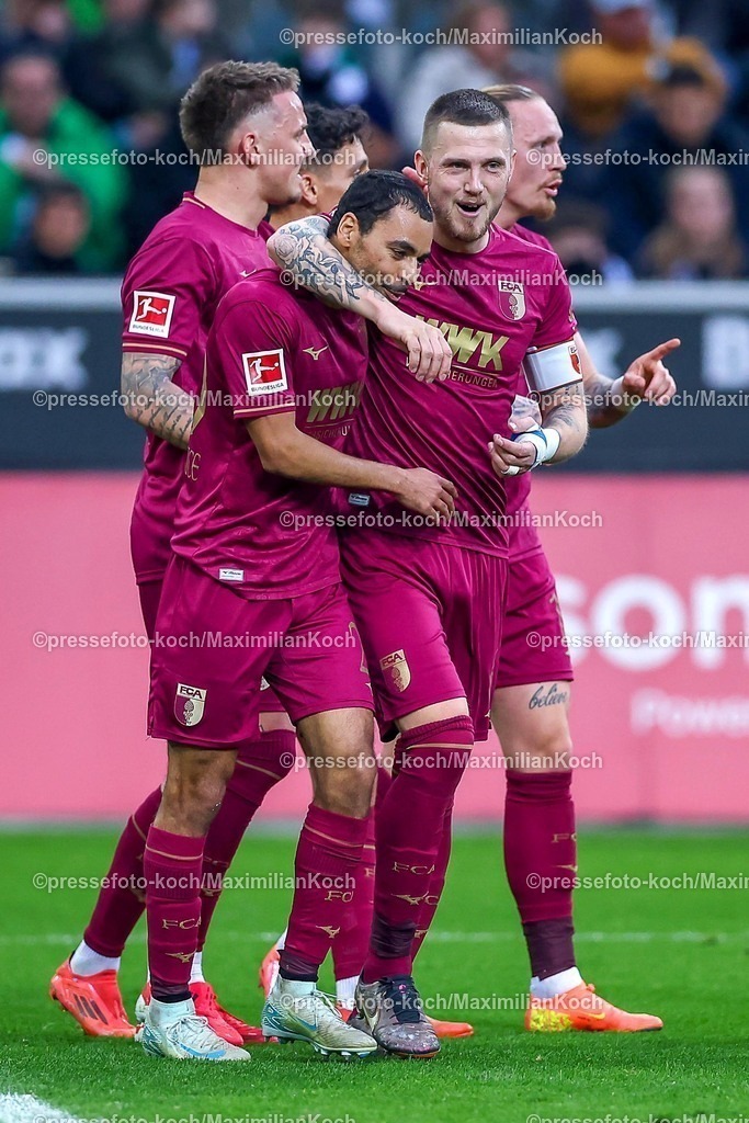 BMG21022501078 | 22.02.2025, Fußball, Borussia Mönchengladbach - FC Augsburg, 1. Fußball Bundesliga, Borussia-Park, Saison 2024 2025: Torjubel zum 3:0 durch Alexis Claude-Maurice (FC Augsburg #20)DFB regulations prohibit any use of photographs as image sequences and or quasi-video.